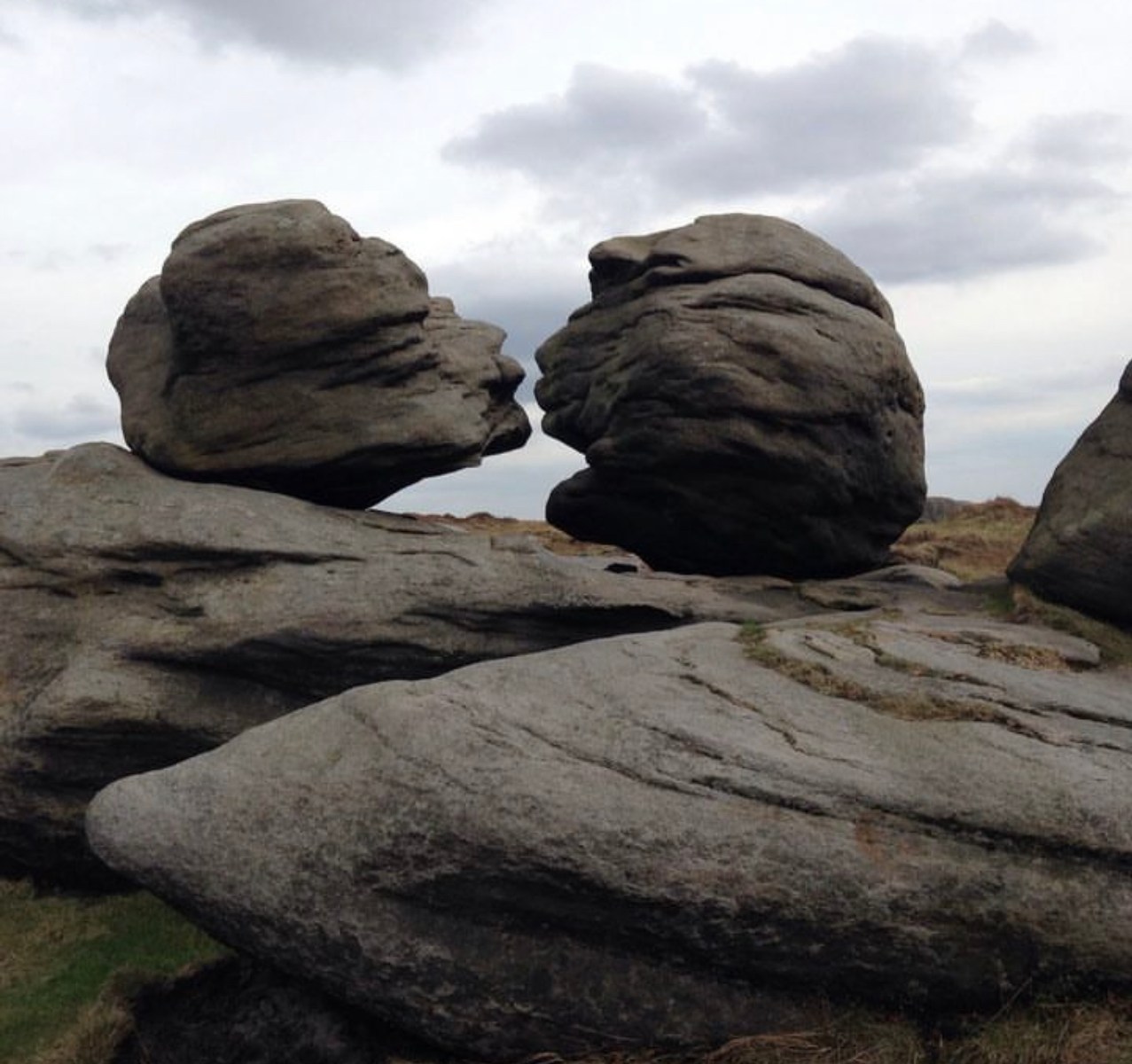 Wain Stones on Bleaklow Moor, Peak District National Park, Derbyshire, England. Two large boulders look like they are kissing. Image via @massive.archive on Instagram